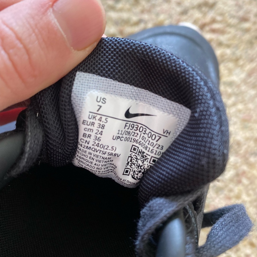 Nikes - Picture 5 of 5